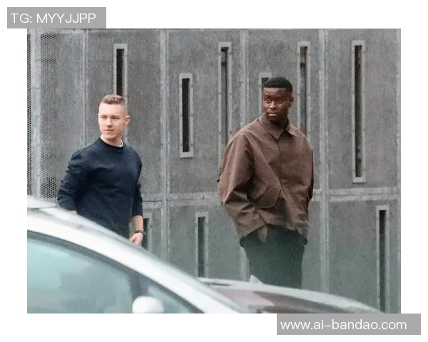 太阳报报道格伊飞机降落前突发状况紧急中止降落引发关注